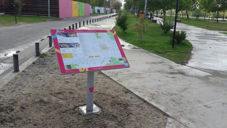 Instalan carteles informativos en varios puntos de la ciudad.