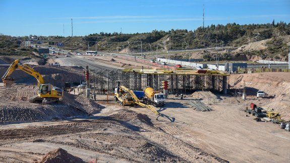 Trabajan los feriados para terminar el nodo vial