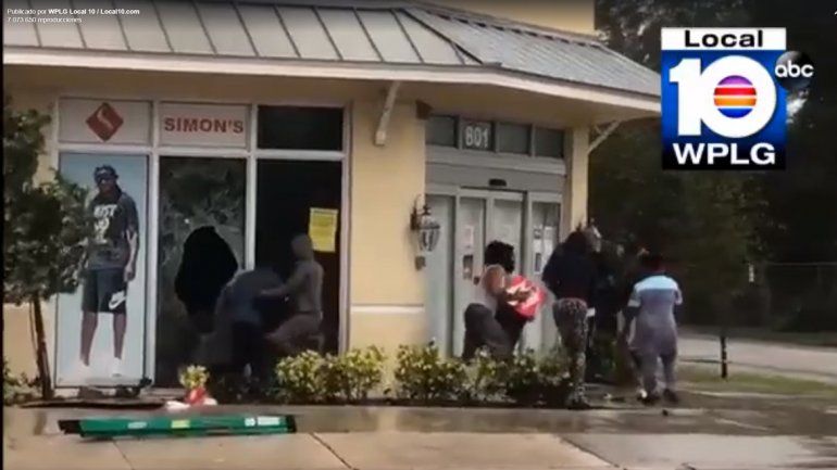 Aprovecharon para saquearen medio de la tormenta