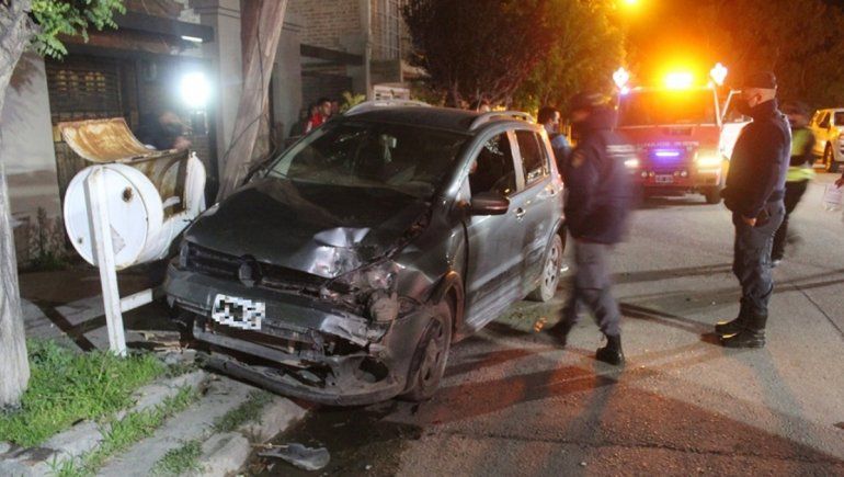 Chocó a un auto estacionado y se negó a hacerse un alcohotest