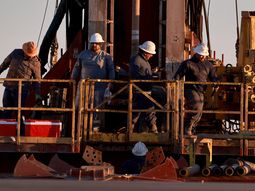 Los gremios hidrocarburíferos buscan blindar el poder adquisitivo de los operarios frente a los datos finales del costo de vida. Los gremios hidrocarburíferos buscan blindar el poder adquisitivo de los operarios frente a los datos finales del costo de vida.