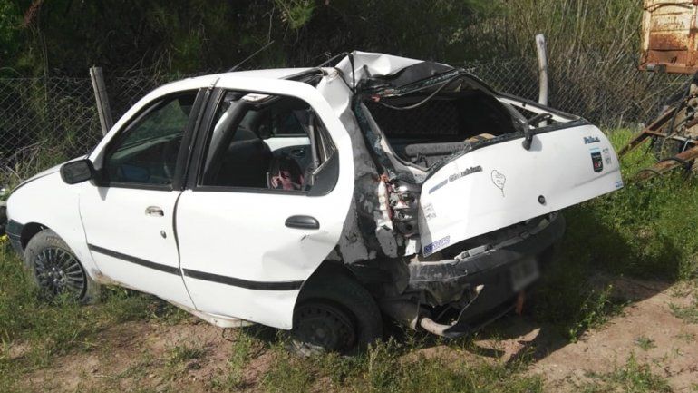 Se estrelló contra un árbol y el acompañante está grave