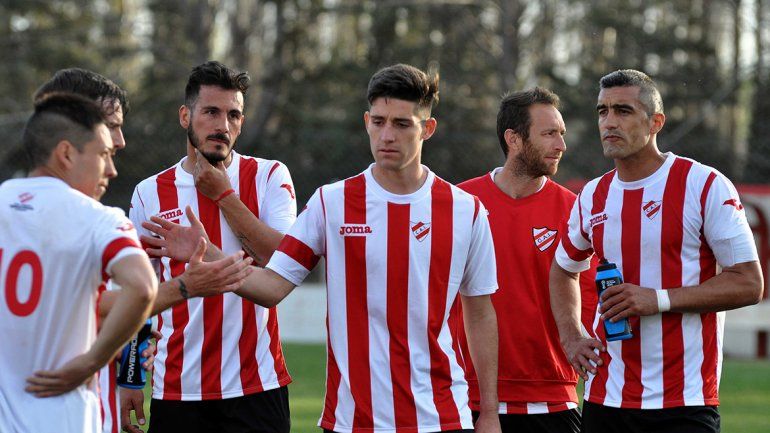 Independiente no pudo salir del 0 en el clásico ante Roca.