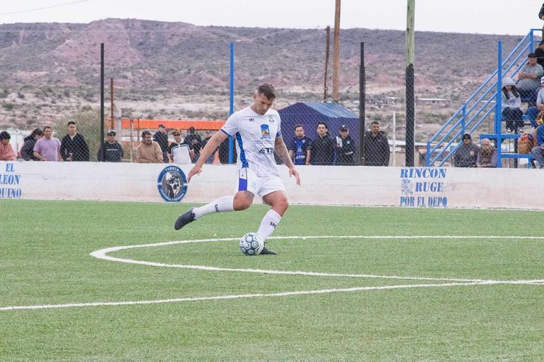 Jonathan Chacón, el patrón de la defensa de Deportivo Rincón y su sueño de ascenso