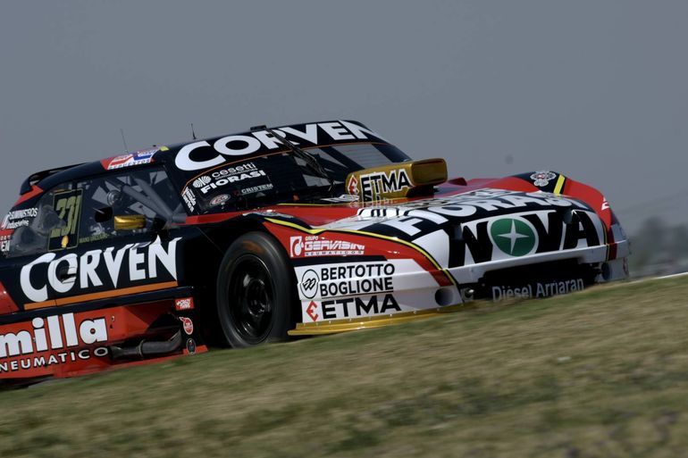 Manu Urcera se quedó con la pole y le descontó a Canapino