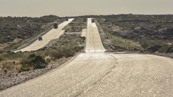 En las horas no pico, la calzada tiene poca circulación, por lo que algunos aprovechan para pisar el acelerador peligrosamente a fondo. Muchos ciclistas la usan para entrenar.
