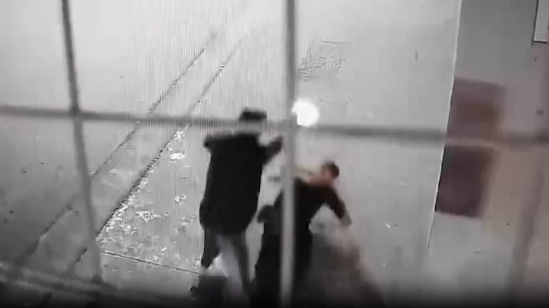 El asesinato del policía en Rosario quedó filmado por las cámaras de seguridad. | LM Neuquen El asesinato del policía en Rosario quedó filmado por las cámaras de seguridad.