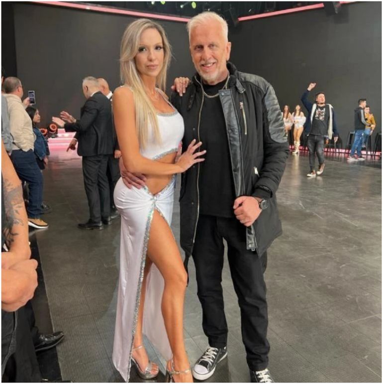 El papá de Wanda Nara y su pareja llamaron la atención de todos con su jugada foto. El papá de Wanda Nara y su pareja llamaron la atención de todos con su jugada foto.