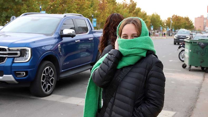 Frío y viento fuerte para este jueves en Neuquén. | LM Neuquen Frío y viento fuerte para este jueves en Neuquén.