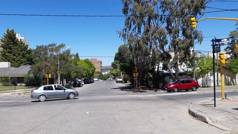 Instalan semáforo en una peligrosa esquina del Alto