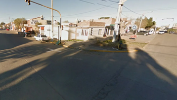 La esquina de Trelew donde se dio la brutal pelea, que quedó registrada en un video: los jueces lo verán antes de definir la situación del joven repartidor, quien dijo que actuó en defensa propia. La esquina de Trelew donde se dio la brutal pelea, que quedó registrada en un video: los jueces lo verán antes de definir la situación del joven repartidor, quien dijo que actuó en defensa propia.