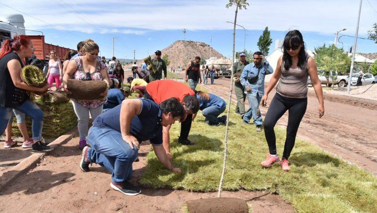 Hoy terminan de parquizar los accesos al barrio Z1
