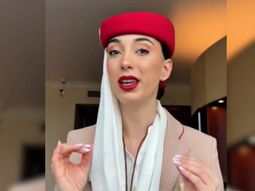 Tras la viralizacion del video, la azafata argentina,  impulsa preguntas sobre la vida y condiciones laborales de las  azafatas. Tras la viralizacion del video, la azafata argentina,  impulsa preguntas sobre la vida y condiciones laborales de las  azafatas.