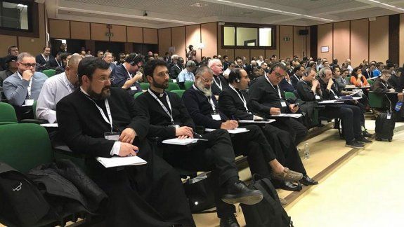Organizan un seminario para combatir a Satanás