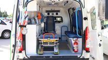 Luego de sufrir una descompensación, una ambulancia registró la muerte del hombre en el hall del edificio.