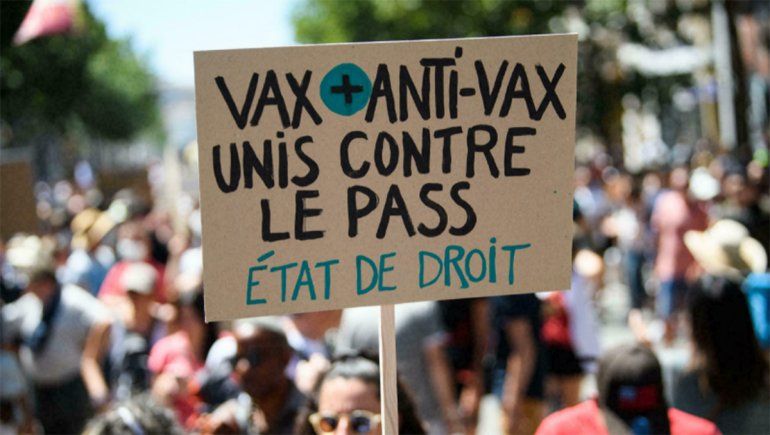 Francia insiste con despedir a trabajadores que no se vacunen