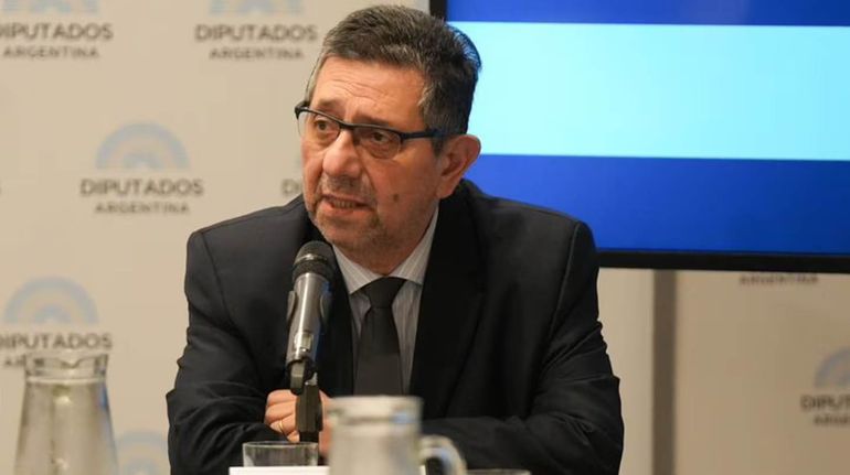 Javier Herrera Bravo renunció a su cargo de Secretario de Legal y Técnica por problemas personales. Javier Herrera Bravo renunció a su cargo de Secretario de Legal y Técnica por problemas personales.