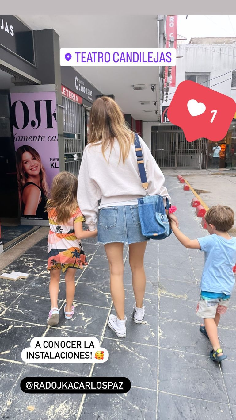 Marcela Kloosterboer junto a sus hijos en Carlos Paz