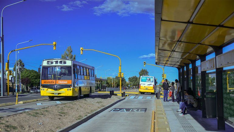 Las dos caras del Metrobús: elogios por la rapidez y críticas por los cambios de recorridos