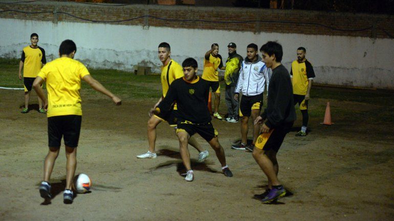 Anoche el Decano tuvo su último entrenamiento previo al partido.