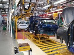 Tres autos dejaron de producirse en Fábrica Santa Isabel de Renault. Tres autos dejaron de producirse en Fábrica Santa Isabel de Renault.