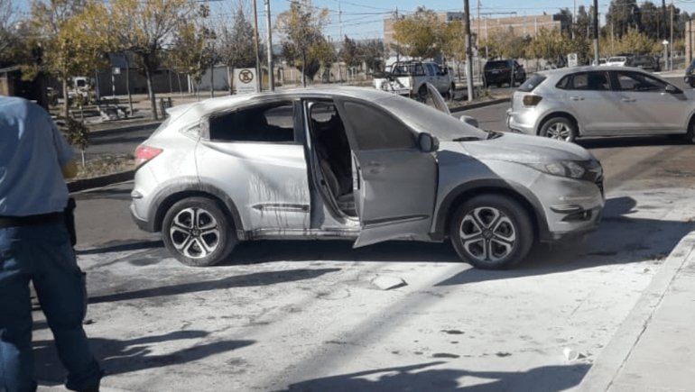 Atentado contra una médica de Cutral Co: le incendiaron su auto