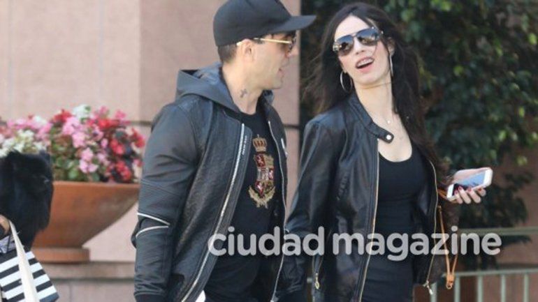 De paseo. Criss y Priscila fueron fotografiados juntos en Los Ángeles.&nbsp;