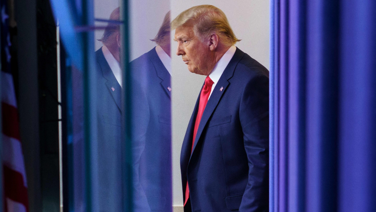 Trump busca recusar a una jueza que lo imputó