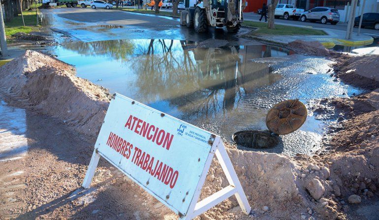 Ciudad nauseabunda: otro barrio con fugas cloacales