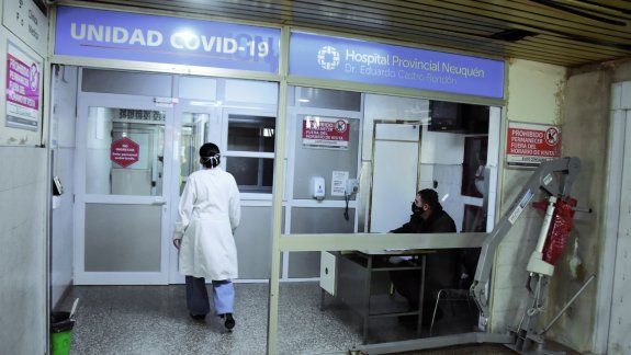 La falta de recurso humano se incrementó en los últimos meses debido al crecimiento exponencial de los casos y a los contagios de coronavirus que se produjeron entre el personal médico.