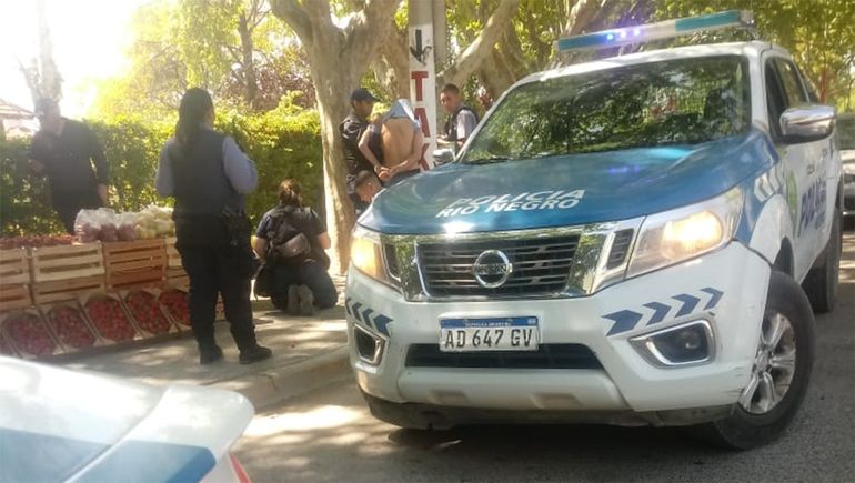 Los atraparon inhibiendo alarmas de autos en pleno centro