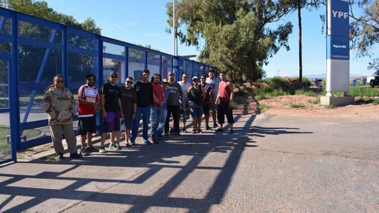 Petroleros continúan con los dos cortes en Rincón de los Sauces