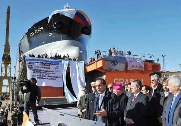 Botan buque petrolero para Venezuela en Río Santiago