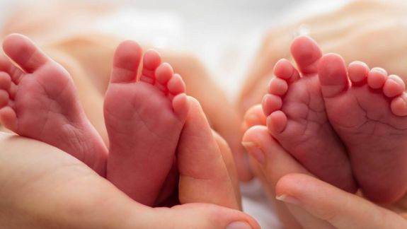 Soltero y sin apuro: lo notificaron de un juicio de filiación para avisarle que tenía ¡mellizas!