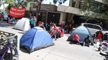 acampe en la municipalidad en reclamo de aportes para los comedores acampe en la municipalidad en reclamo de aportes para los comedores