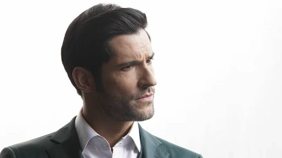 Tom Ellis fue captado en el set de Lucifer con dos actrices