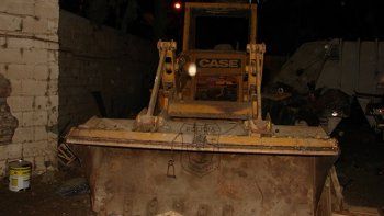 se robaban una topadora del corralon y peressini los atrapo se robaban una topadora del corralon y peressini los atrapo