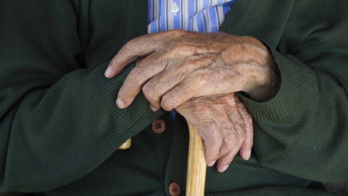 La Justicia eximió del pago de una cuota alimentaria a su nieta, debido a su situación de salud y financiera.