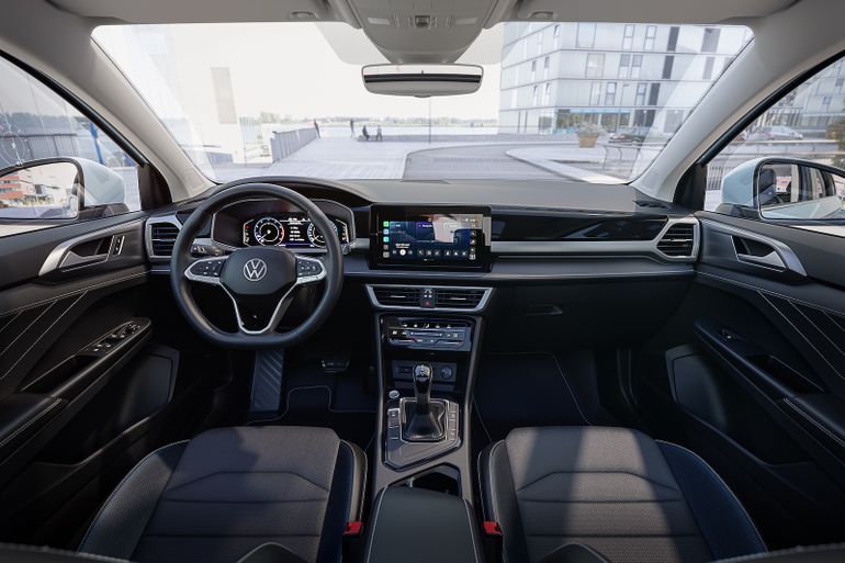 El interior del nuevo Taos es inconfundiblemente Volkswagen, aunque con un tablero actualizado y molduras renovadas. Foto: Volkswagen El interior del nuevo Taos es inconfundiblemente Volkswagen, aunque con un tablero actualizado y molduras renovadas. Foto: Volkswagen