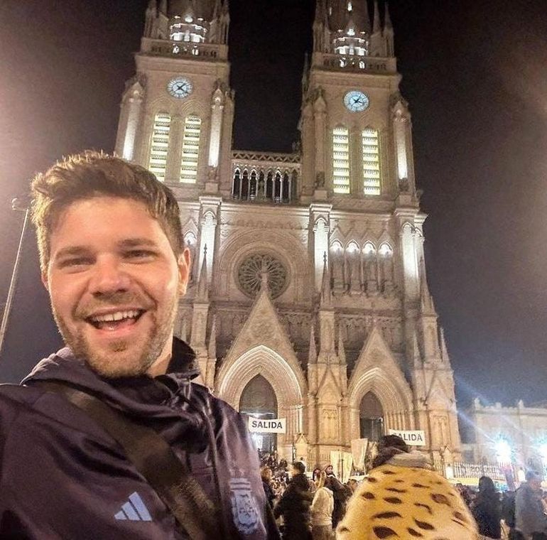 Este es el año número 12 que Locho Loccisano peregrina a Luján. Este es el año número 12 que Locho Loccisano peregrina a Luján.