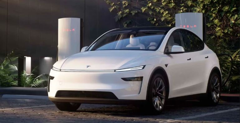  El nuevo régimen de importación directa de vehículos tiene la intención de habilitar la llegada de autos como los de Tesla sin intervención de concesionarios.