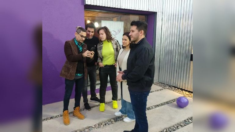 La diputada Brenda Buchiniz Zaniuk y Ayelén Quiroga, es otro sector militante que presentó avales para La Libertad Avanza. Todos están con Javier Milei. La diputada Brenda Buchiniz Zaniuk y Ayelén Quiroga, es otro sector militante que presentó avales para La Libertad Avanza. Todos están con Javier Milei.