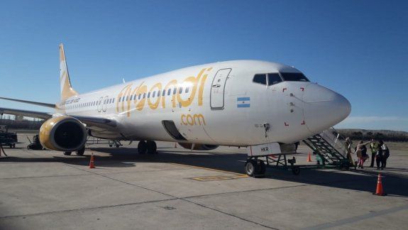 Flybondi quiere que legisladores viajen en aerolíneas low cost