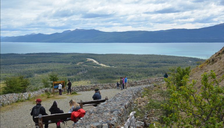 El mirador del cerro Jeujepen, en Tolhuin. El mirador del cerro Jeujepen, en Tolhuin.