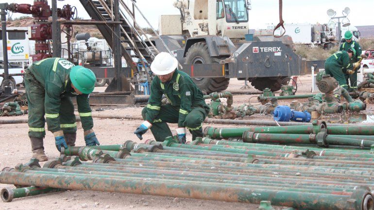 Llovizna. Las petroleras invierten a cuentagotas