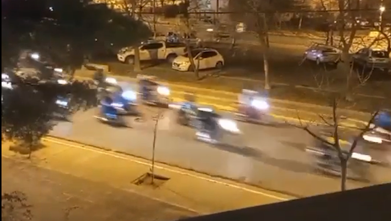 El video de motoqueros en plena Avenida: ¿protesta o ruidos molestos?