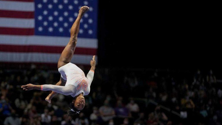 Simone Biles logró un salto nunca visto en una competición femenina