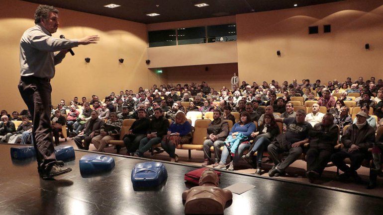 Capacitaron a más de 300 taxistas para que conozcan más su ciudad