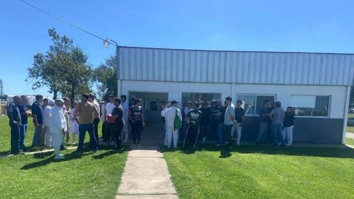 La crisis golpea de lleno a los trabajadores: sueldos adeudados, sin producción y sin respuestas concretas.