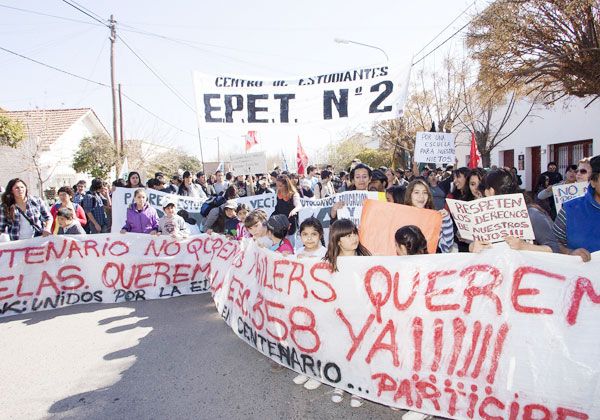 Sube la tensión por reclamo de escuelas en Centenario